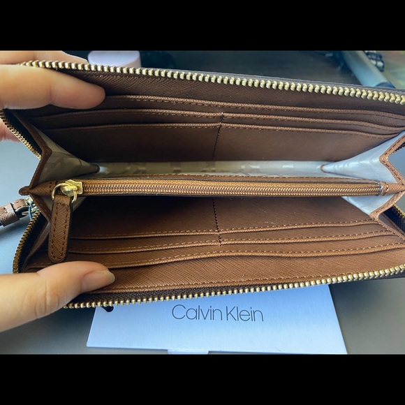 CALVIN KLEIN Monogram Logo Zip Continental Wallet - Picture 6 of 8